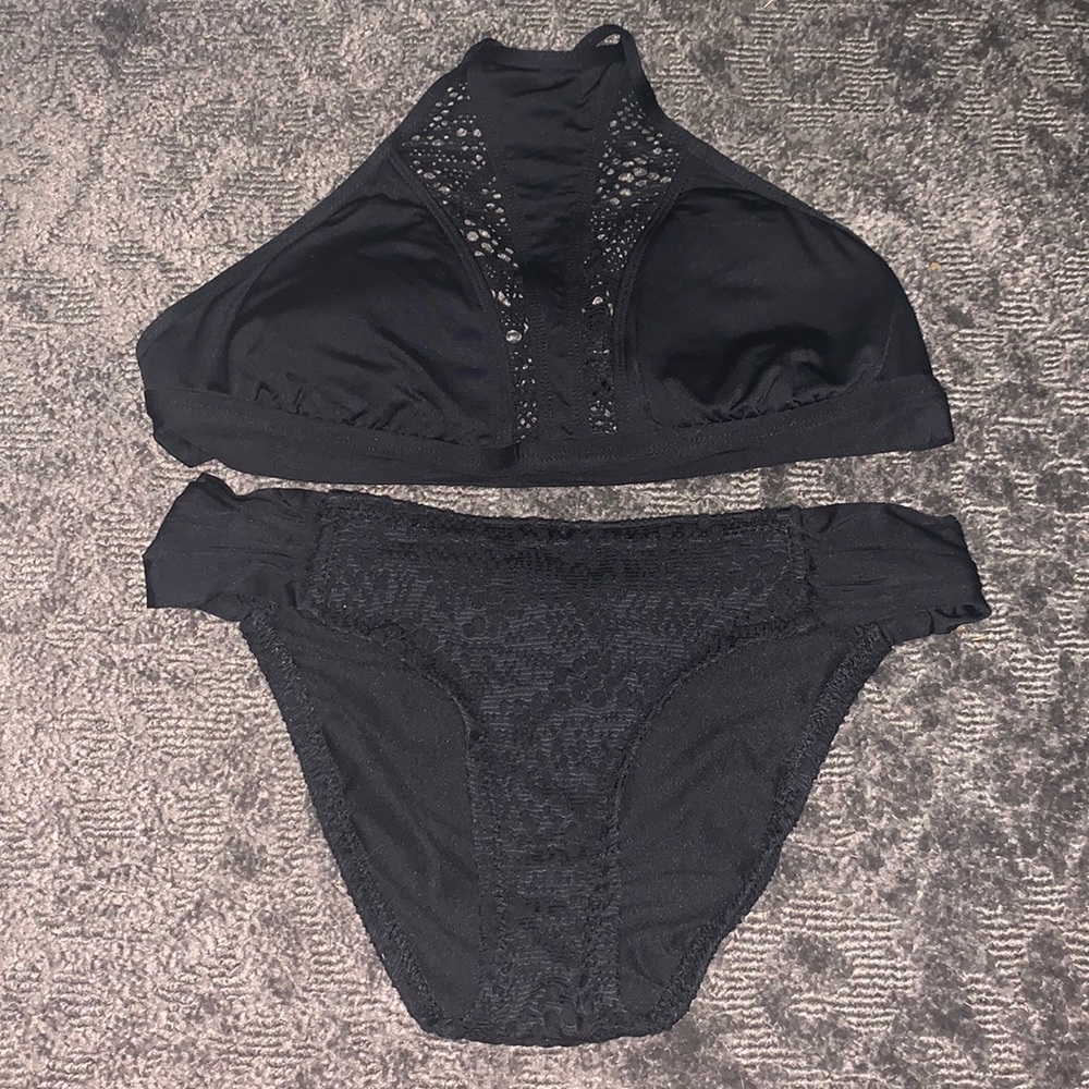 black patterned bikini set